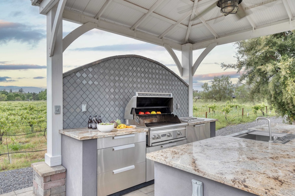 Chic Sonoma Oasis w/ Pool, Bocce, Hot Tub + Minutes to Downtown