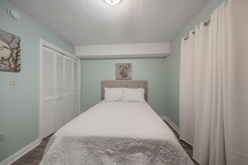 Seaside Beach & Racquet Club 5117