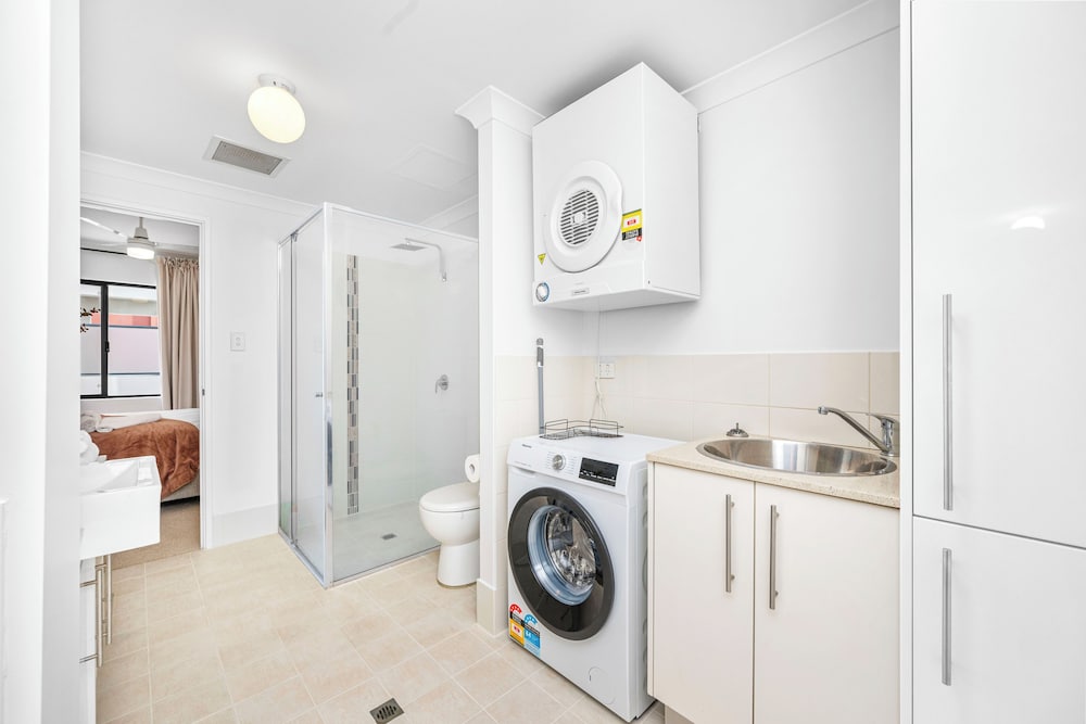 Stylish 2BR With Wi-fi 100 Mbps TV big 75 Inch