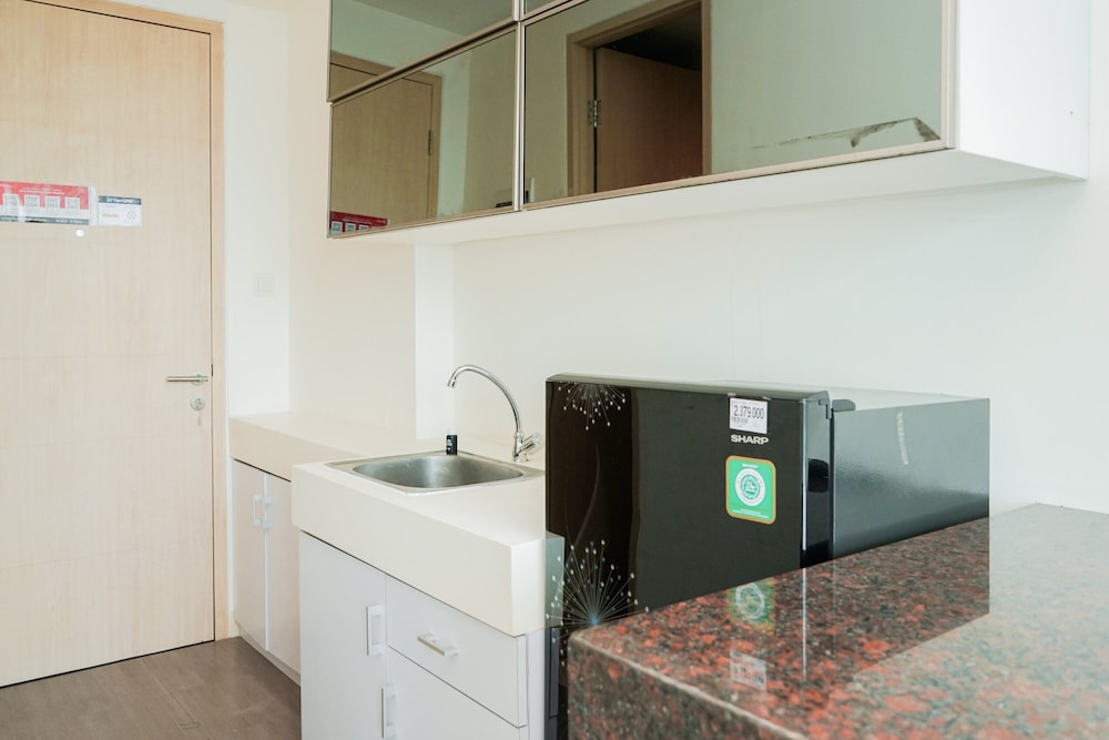 Homey And Cozy Studio Room At Tree Park City Bsd Apartment view 5