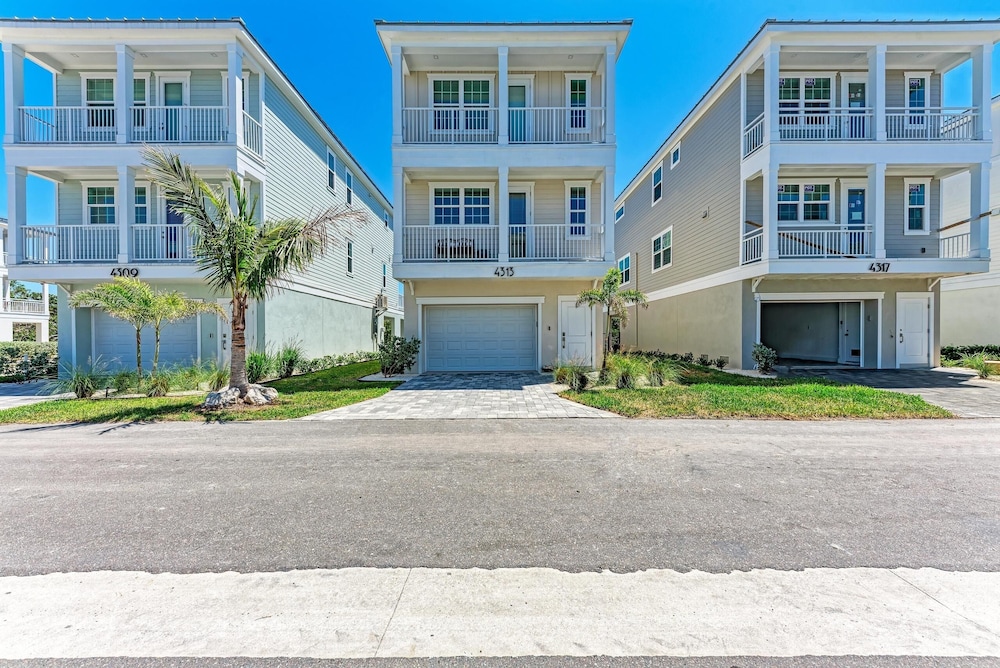 Sweet & Salty Beach House 3 Bedroom Home