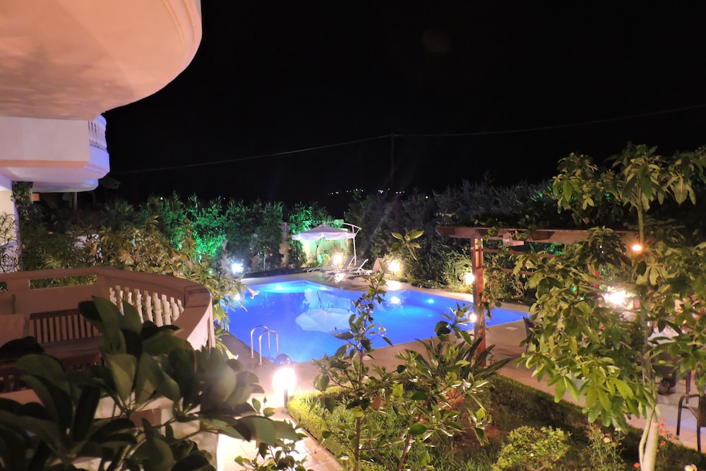 Golden Rose Suites