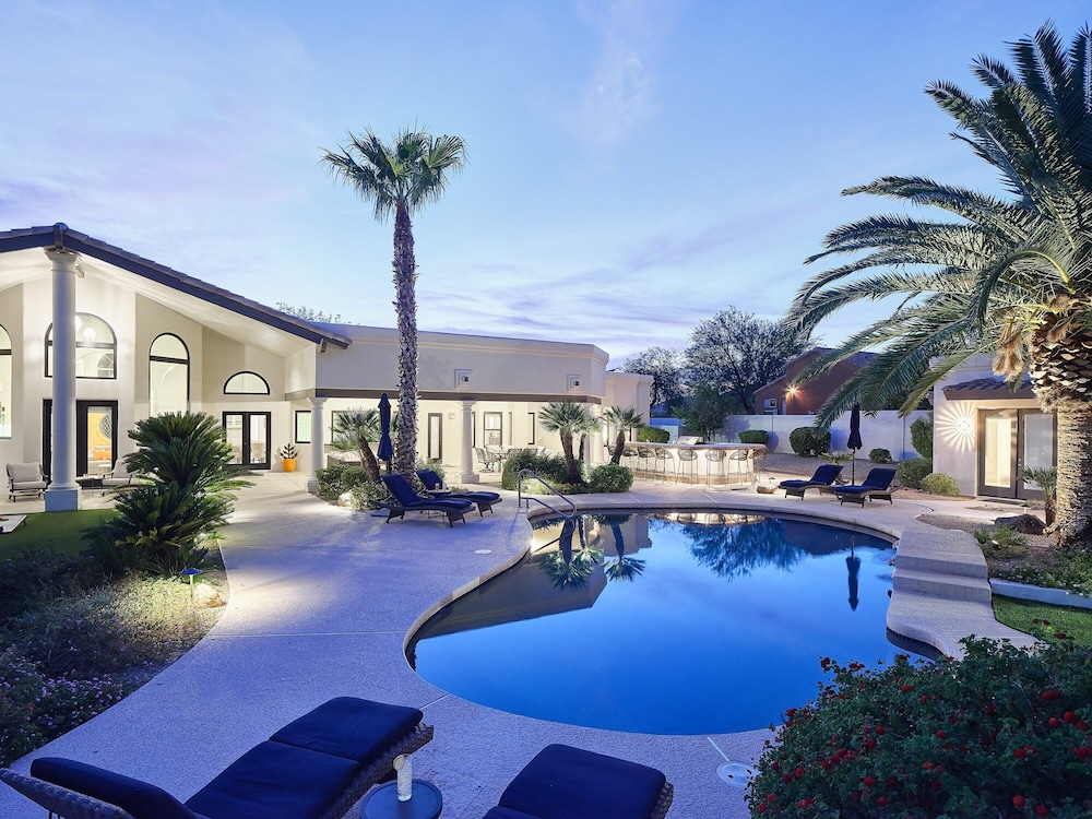 Luxury Mountain Estate-pool-spa-bbq+bar-fire pit