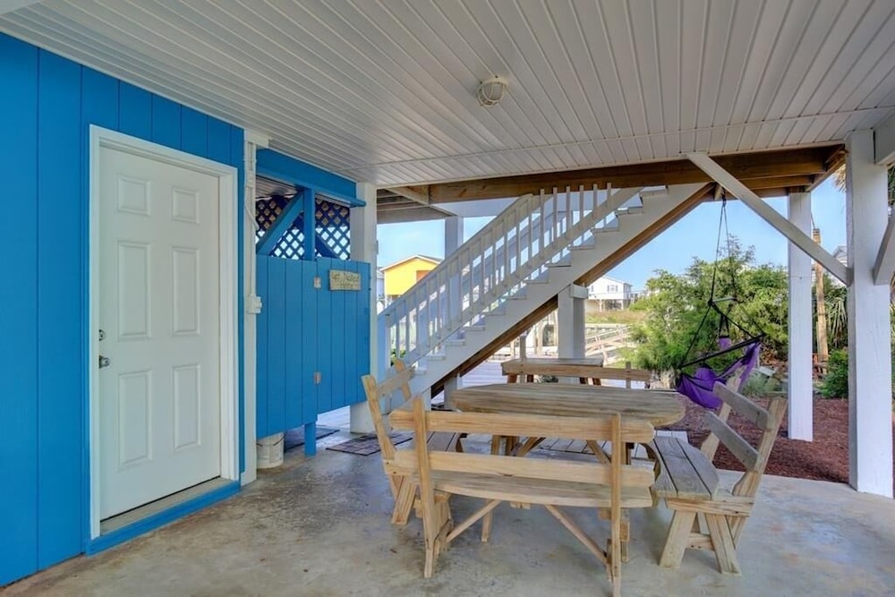Heaven's Anchor 3 Bedroom Home by RedAwning