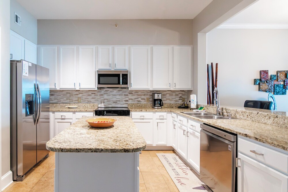 Penthouse Condo in Legacy Tower 1-1403 - Beachview 3 Bedroom 2 Bath Furnished
