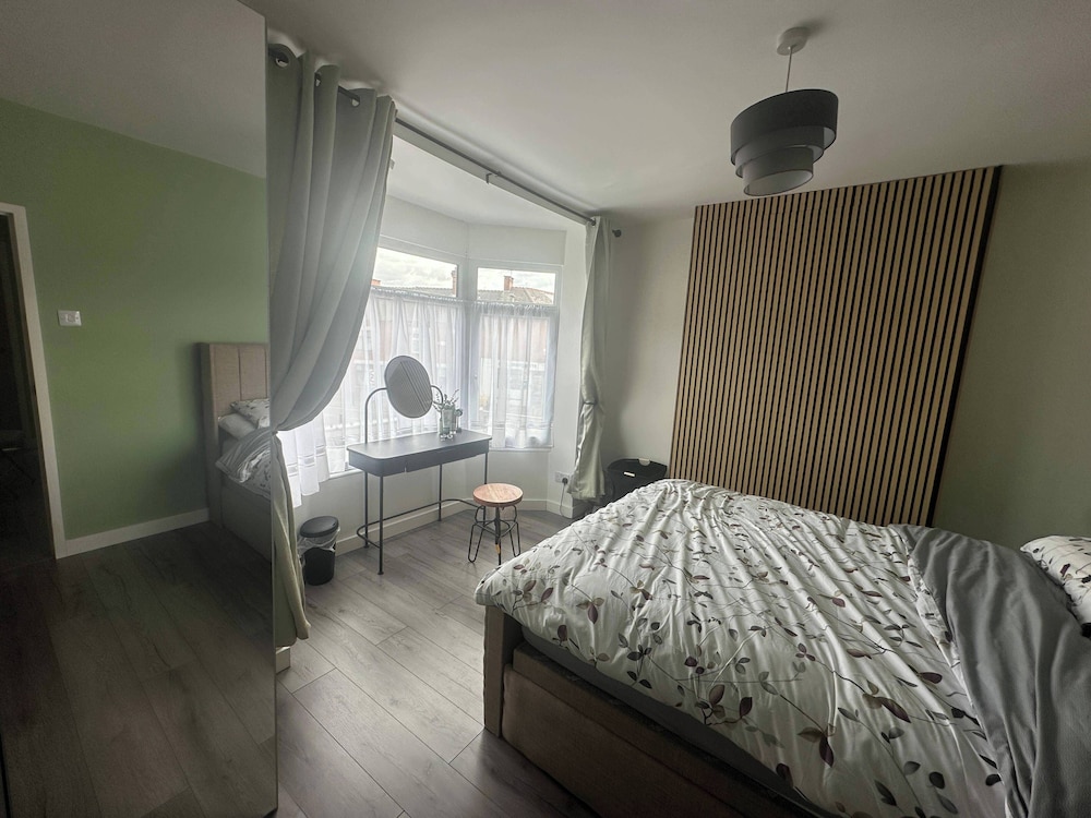 Green Lane 1-bed Apartment - Sleeps 4 & Pets Ok