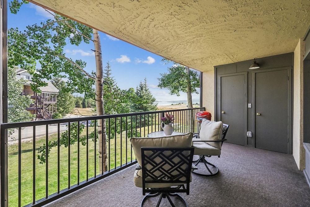 Mountain Meadows 203 2 Bedroom Condo