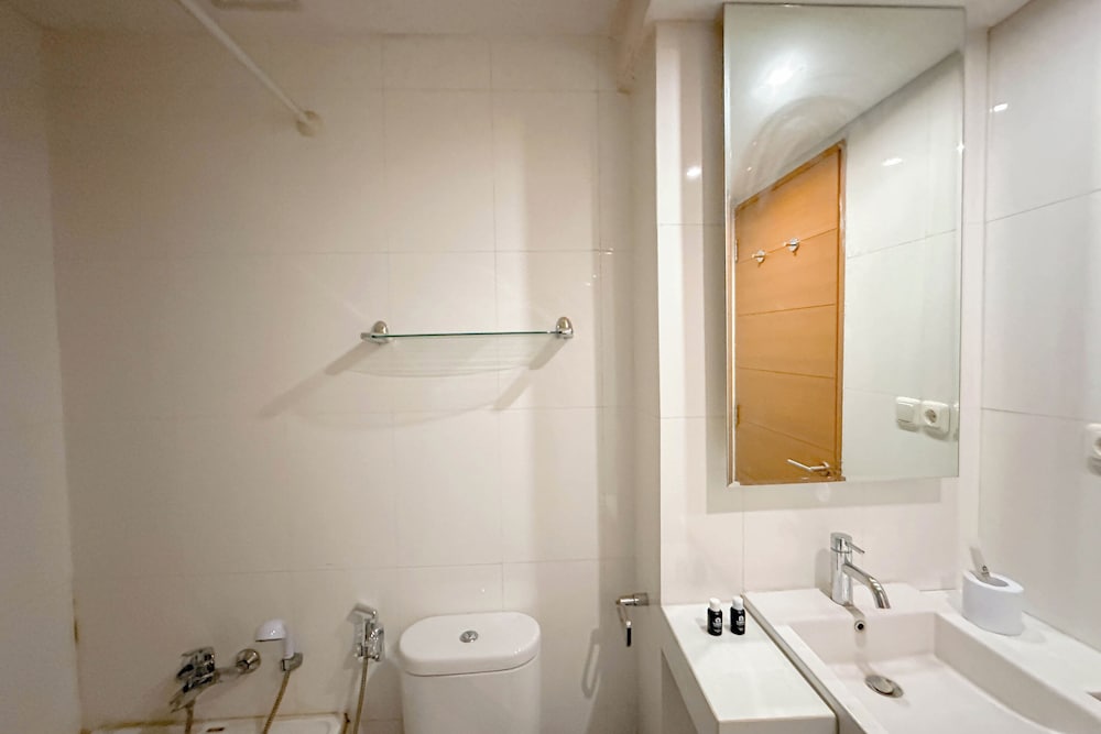 Spacious And Comfortable Living 3Br Apartment At Aryaduta Residence