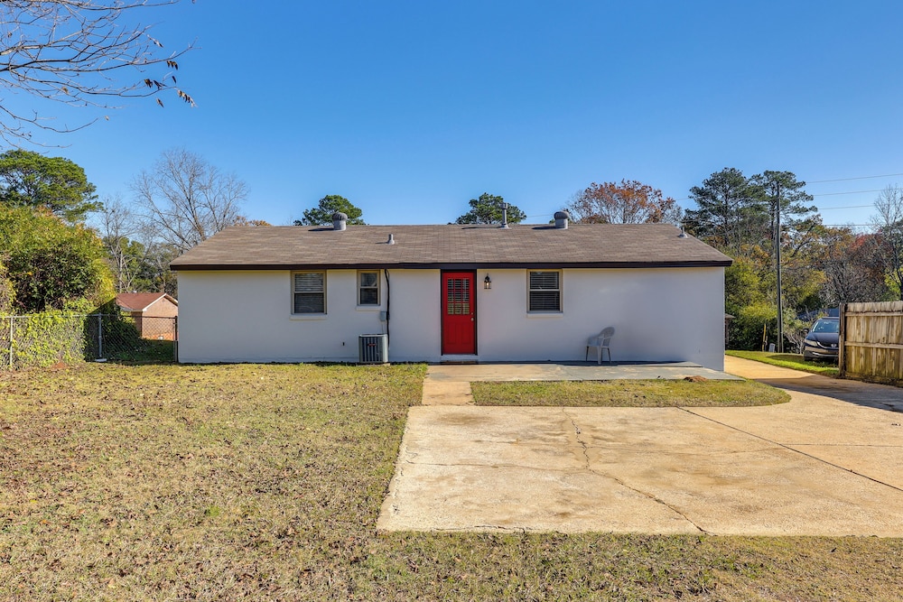 14 Mi to Montgomery: Updated Home Near Maxwell AFB