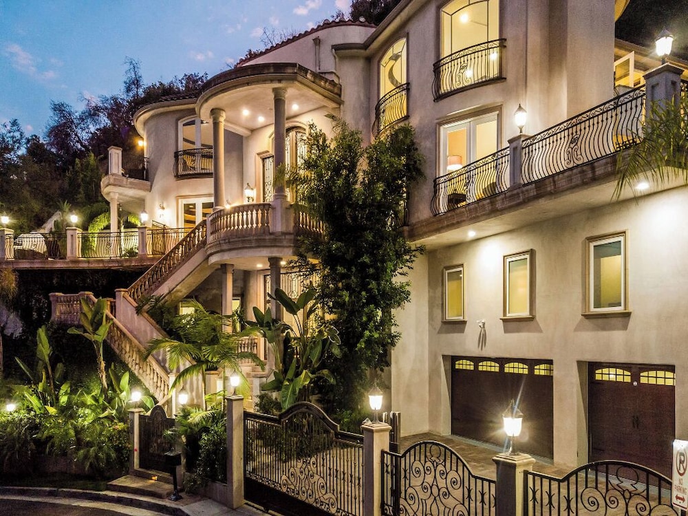 Robmar Mansion - Beverly Hills Mediterranean Estate With Pool & Sport Court
