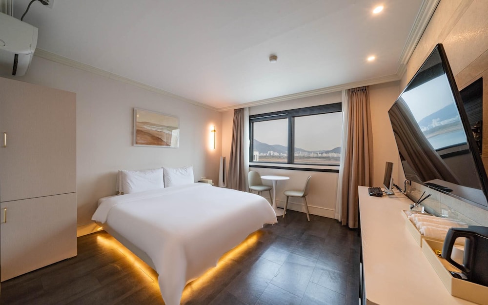 Busan Myeongji Hotel Myeongji view 2