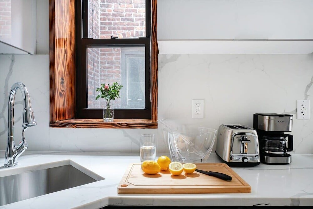 48 Midtown West Apt