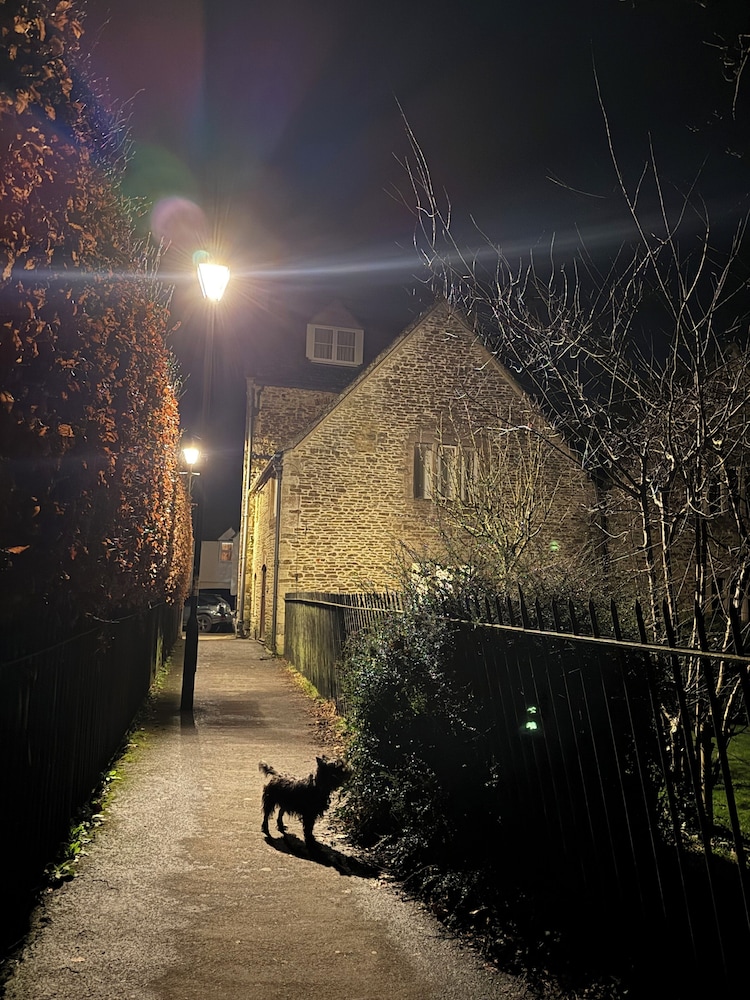 Cosy Cottage Over Malmesbury Abbey