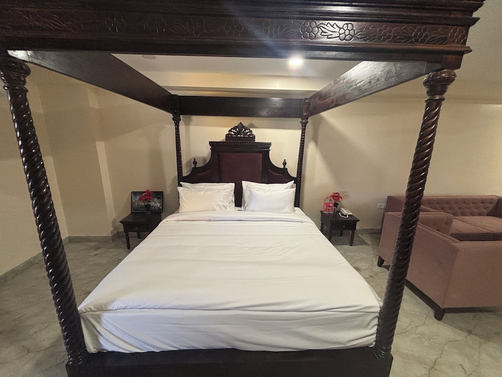 RAJMAHAL HOTEL & RESORT