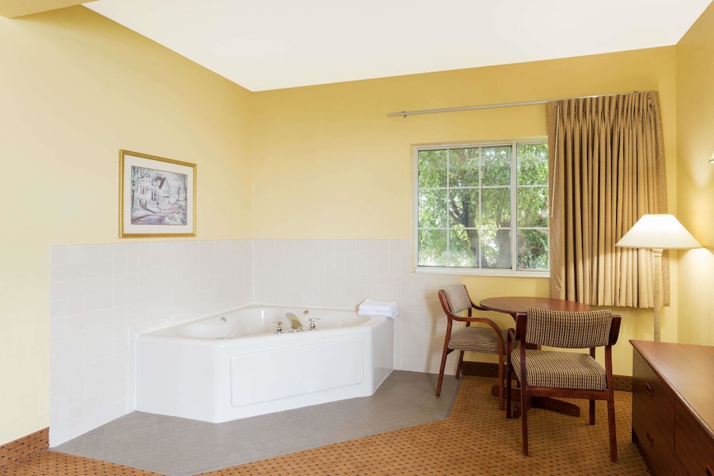 Super 8 by Wyndham Osage, Foto 16