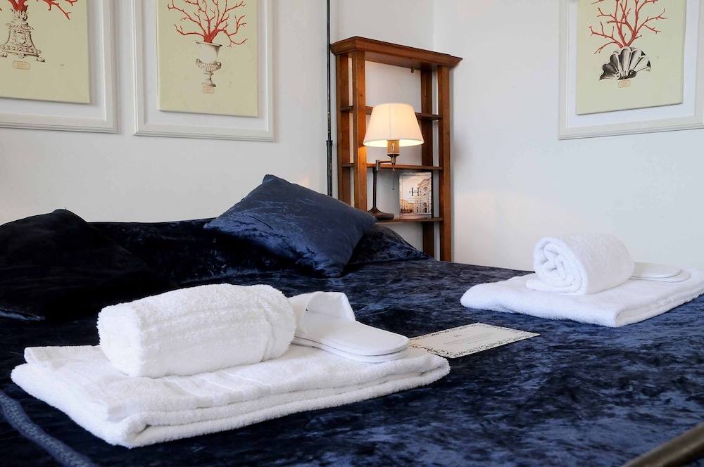 Charming Studio Apartment in Front of the Arno River