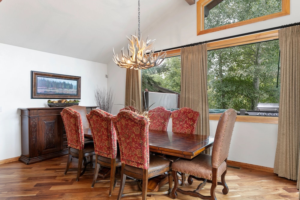 Queen Esther Drive Home at Deer Valley Resort - 4 Bedroom Home with Hot Tub #2436 4 Condo