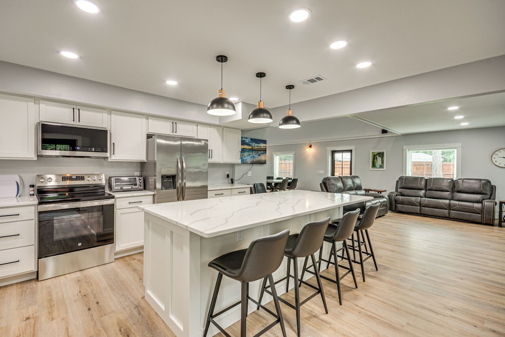 3 Mi to Navarre Beach: Home w/ Furnished Patio