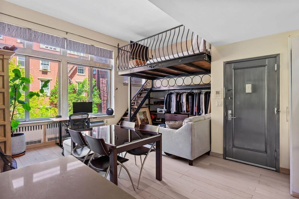 Charles Court II by Rovetravel West Village Loft
