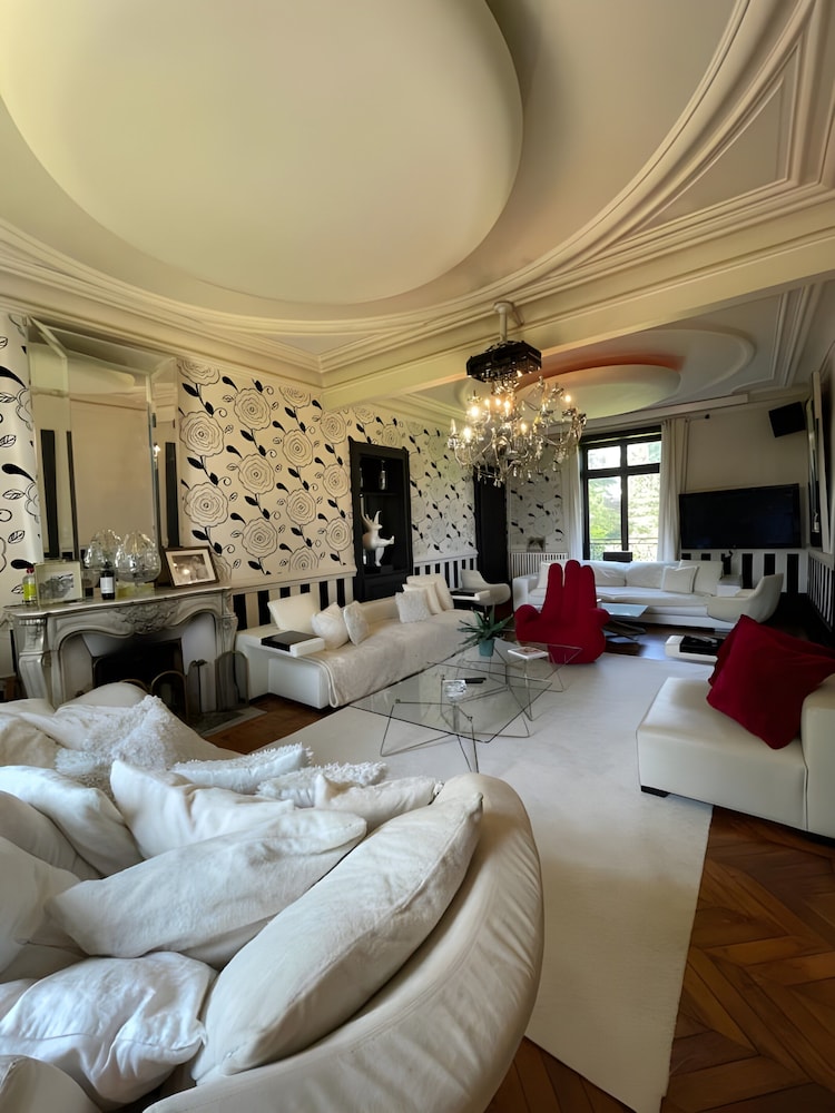 Estate in Saint-pavace Near Le Mans Circuit