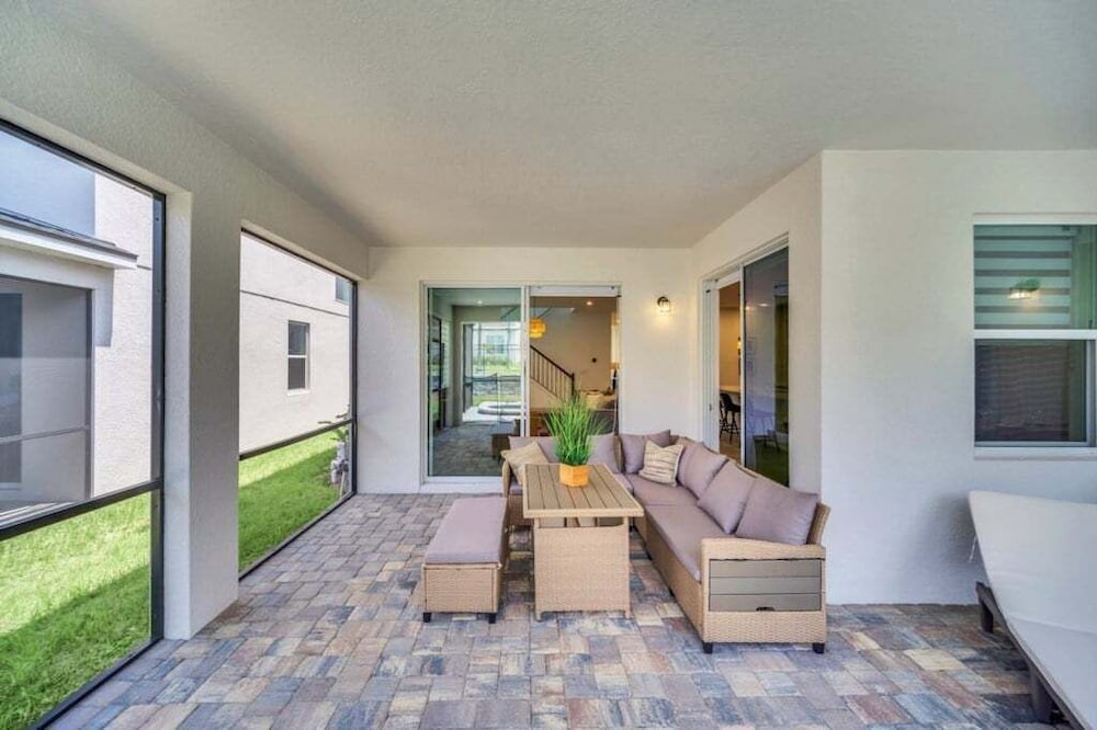 Movie Room, Pool, Theme Rooms Everything Included! 6 Bedroom Villa