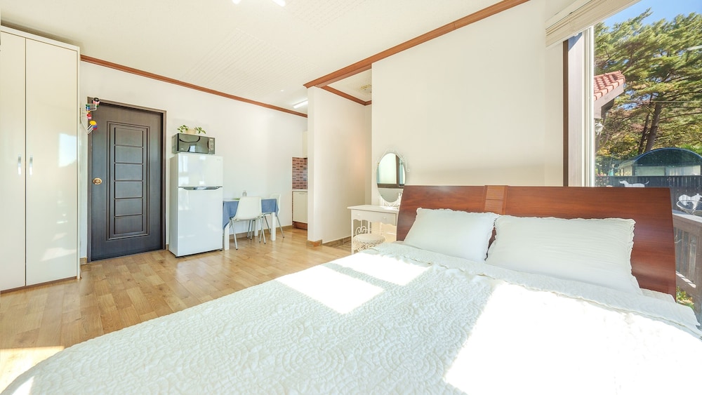 Geoje Yeoul Pet-friendly Pension