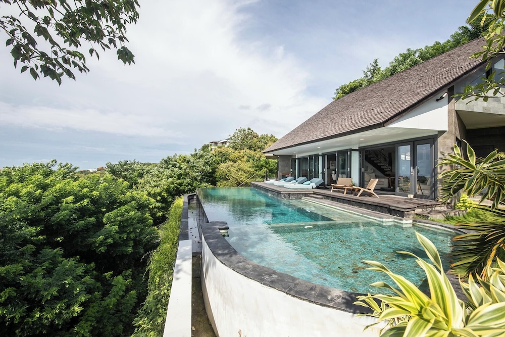Stunning 6BR Villa 5 Mins to Bingin