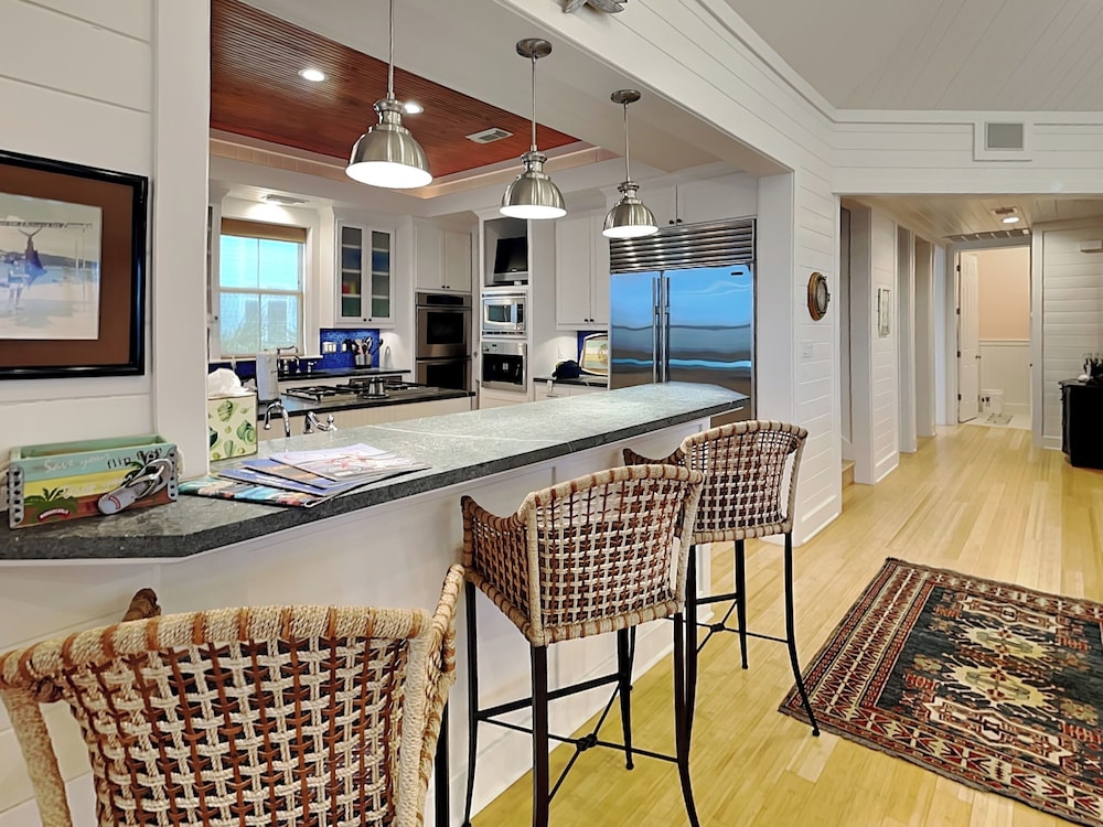 The Beachside Villa by Ryson Vacation Rentals