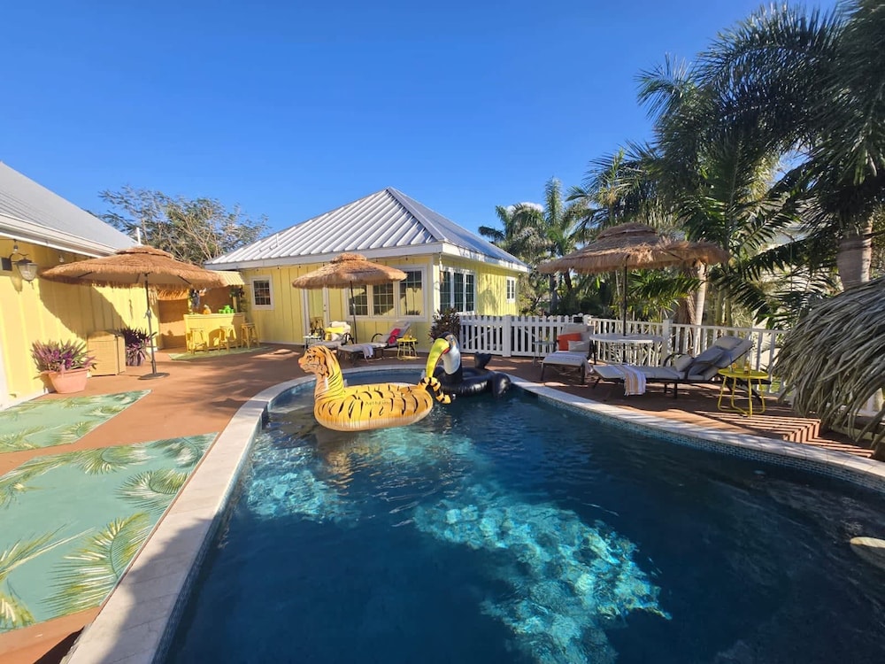 NEW Jungle Paradise Treehouse Suite With Resort Amenities Elevator Access Outdoor Kitchen Lagoon Lazy River Pool RV Hook up