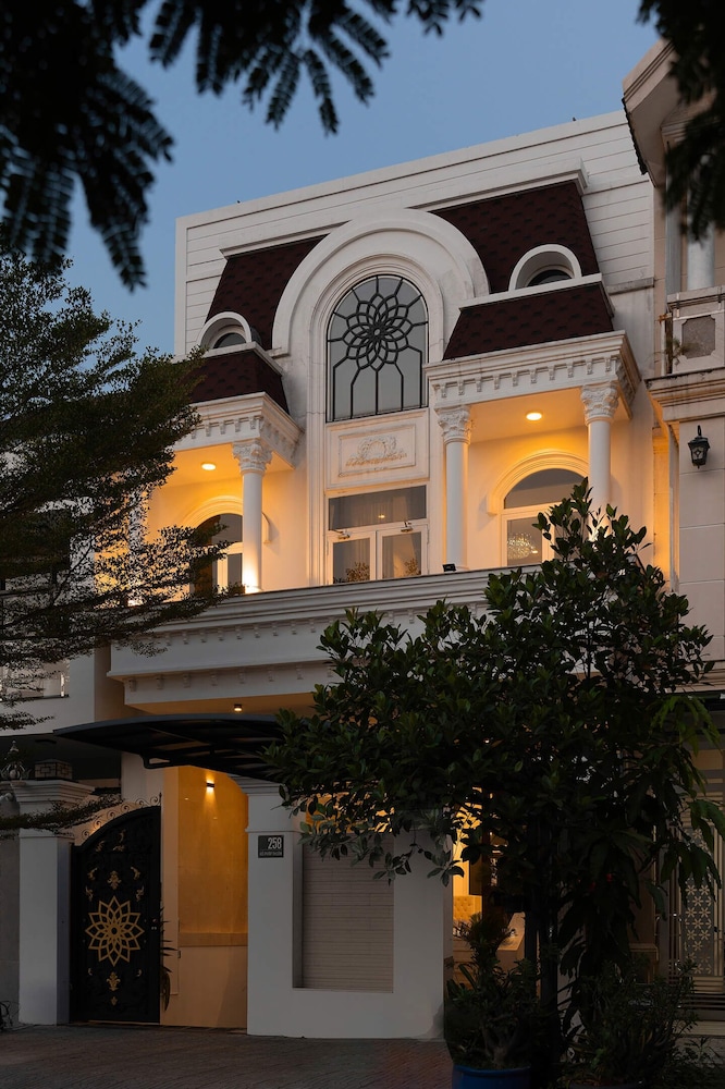Grand Villa