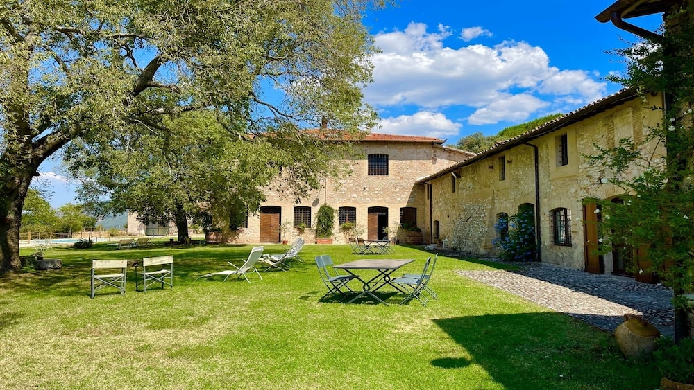 Open Pool Villa in Italy - Spoleto Umbria - Property Image 34