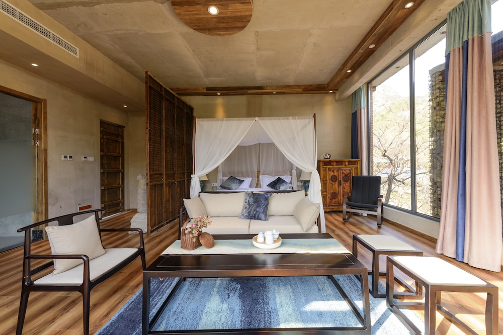 Lotus Mountain Boutique Inn