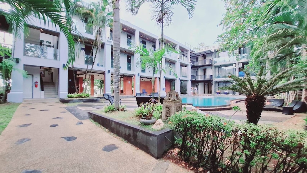 Private 2 Bedrooms Villa Near Waterfall in Khao Lak-terrace Large Bubble Jacuzzi