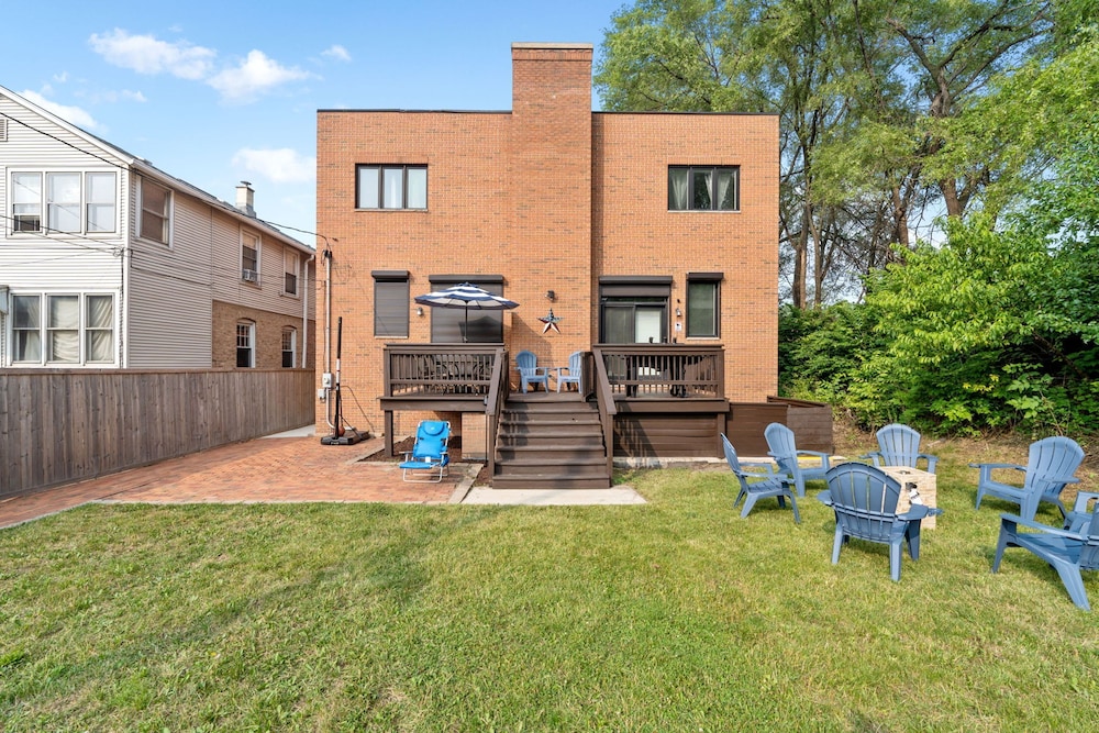 Spacious Luxury Retreat 8 Bed Oasis With 6 Baths