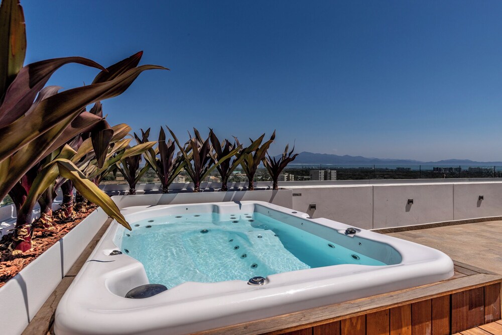 Believe Condo Flamingos Believe 302