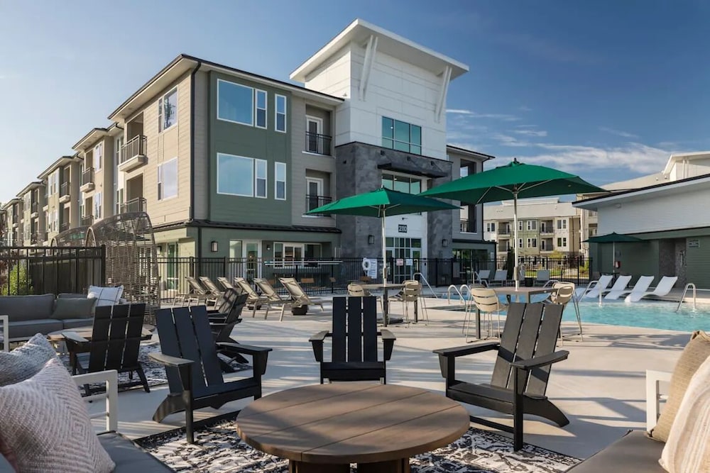 Landing Amazing 1bd, Clubhouse, Gym