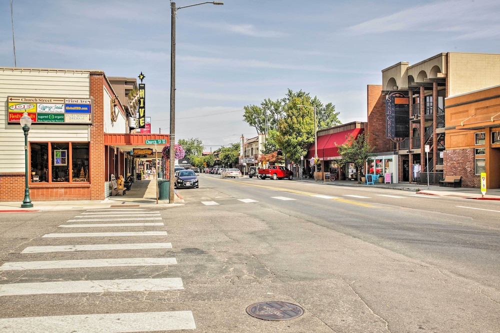 Sandpoint Vacations - Lake Pend Oreille Condo w/ Porch  Mountain View! - Property Image 11