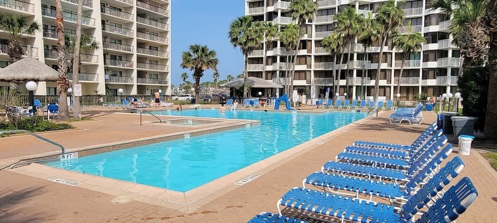 Beachfront Hotspot - New Furnishings - Pool - 1st Floor