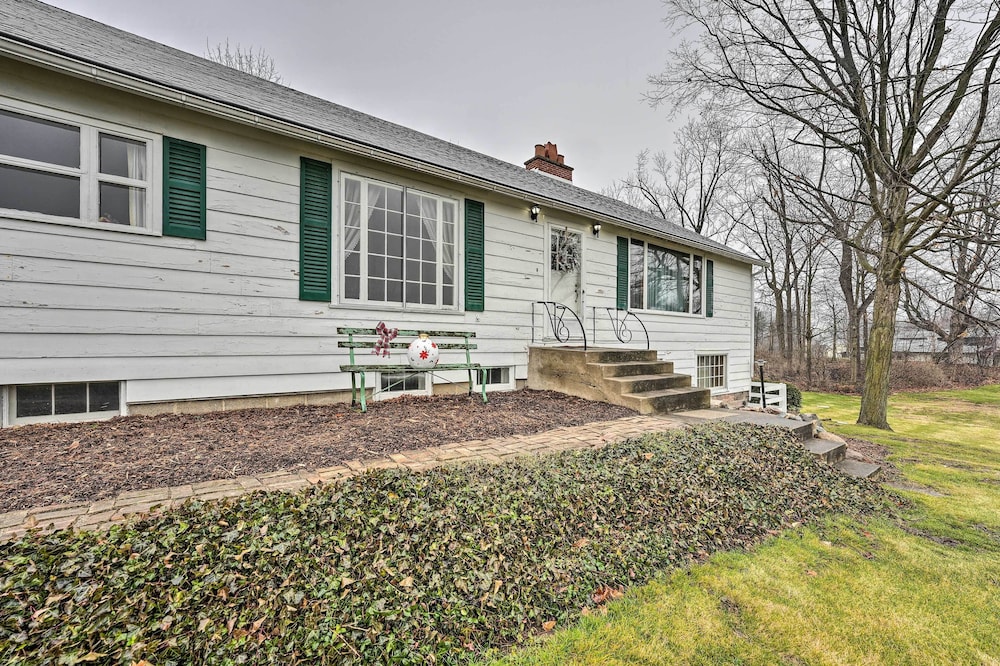 Cozy Hillsdale Home 1 Mi to Baw Beese Lake! - Property Image 18