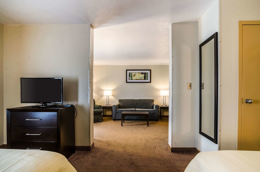 Quality Inn & Suites Winfield