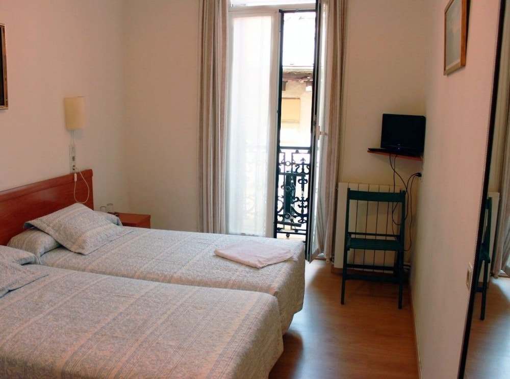 San Sebastian Vacations - Pension San Juan - Property Image 4