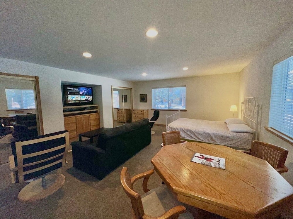 Pine Haven 3 Bedroom Home by RedAwning view 4