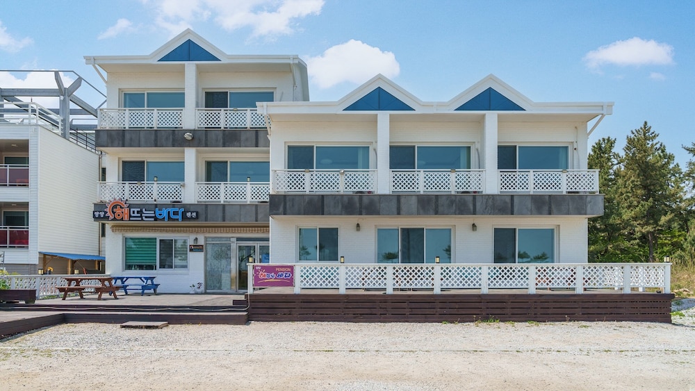 Yangyang Sunrise Sea Pension
