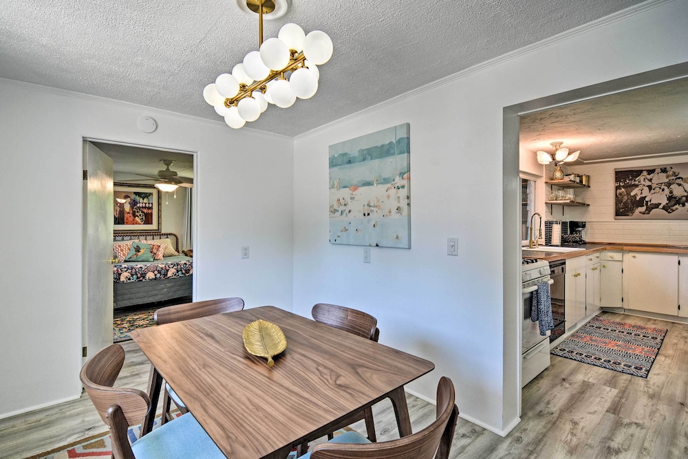 Stylish Dog-friendly Bungalow: Steps to Elk Lake view 2