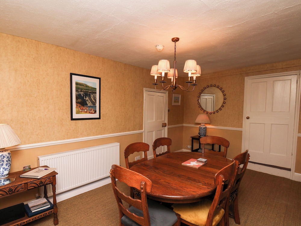 Sixpence Cottage