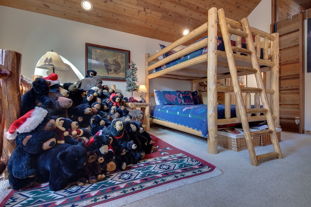 Diamond Peak 2 3 Bedroom Home