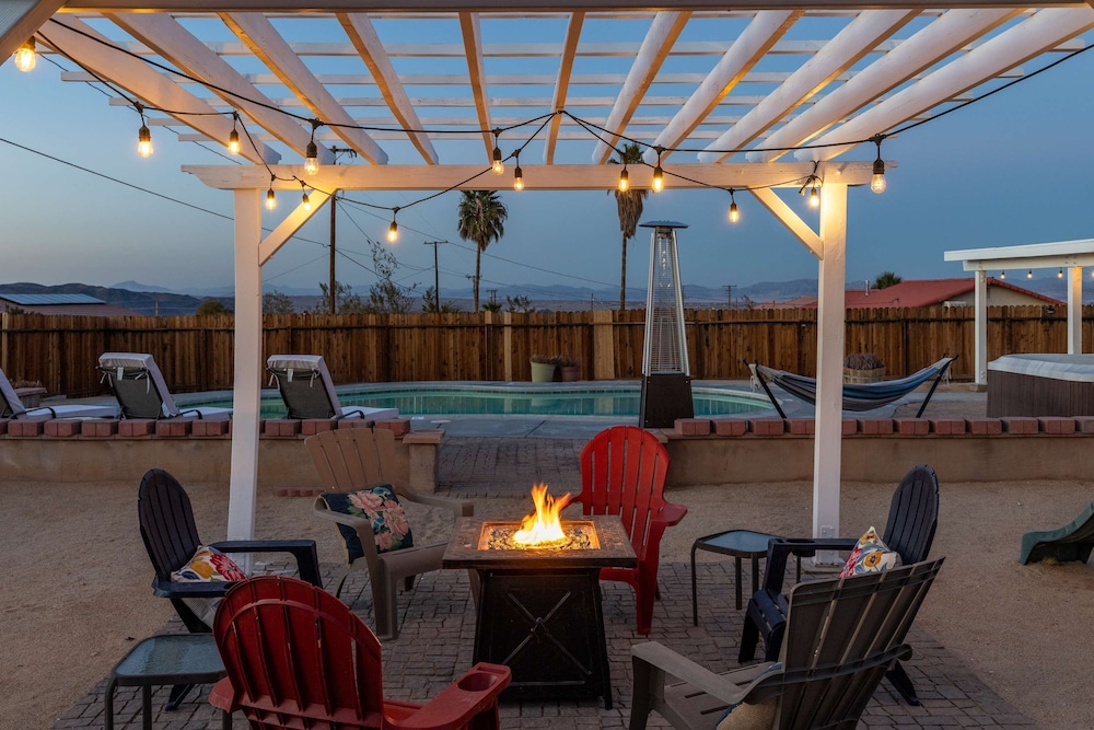 Desert Oasis Cozy Comfort Meets Outdoor Luxury