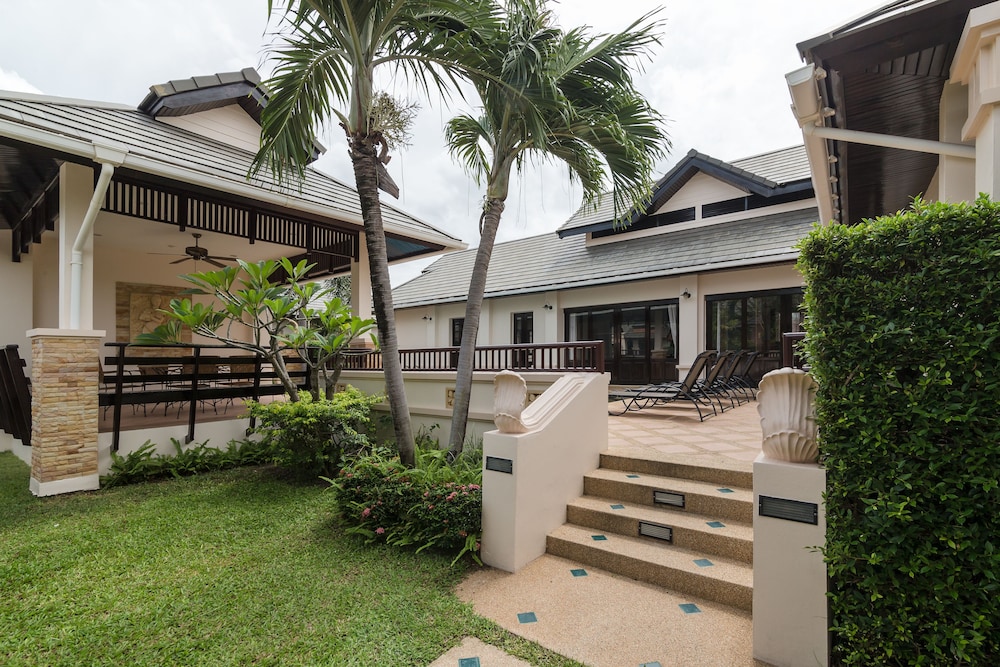 4 Bedroom Private Bali Style Villa HH1