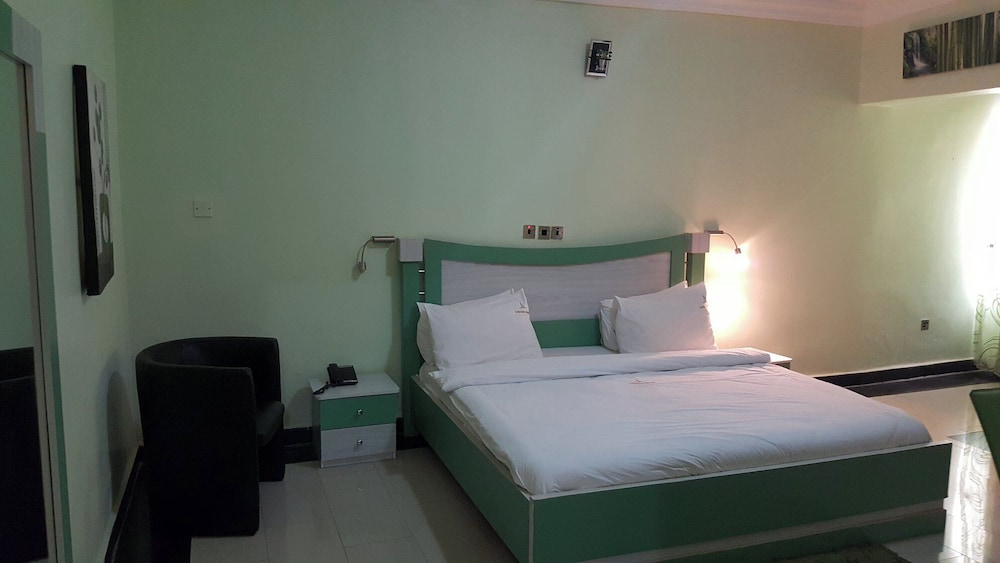 Top-Notch Suites and Apartment