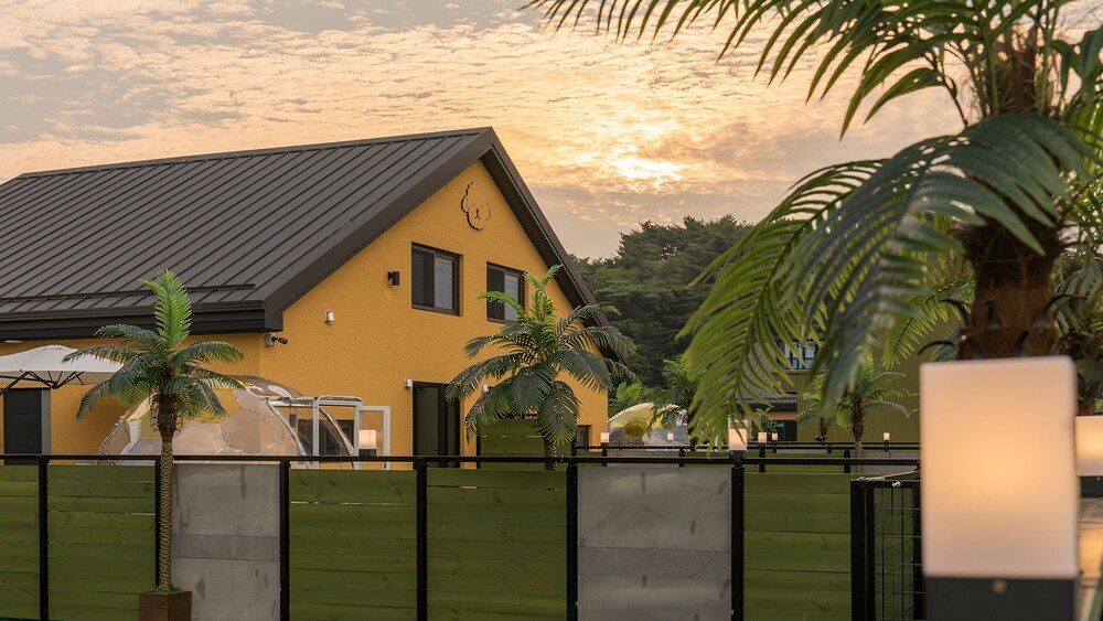 Taean Aloha Oe Pet Pool Villa